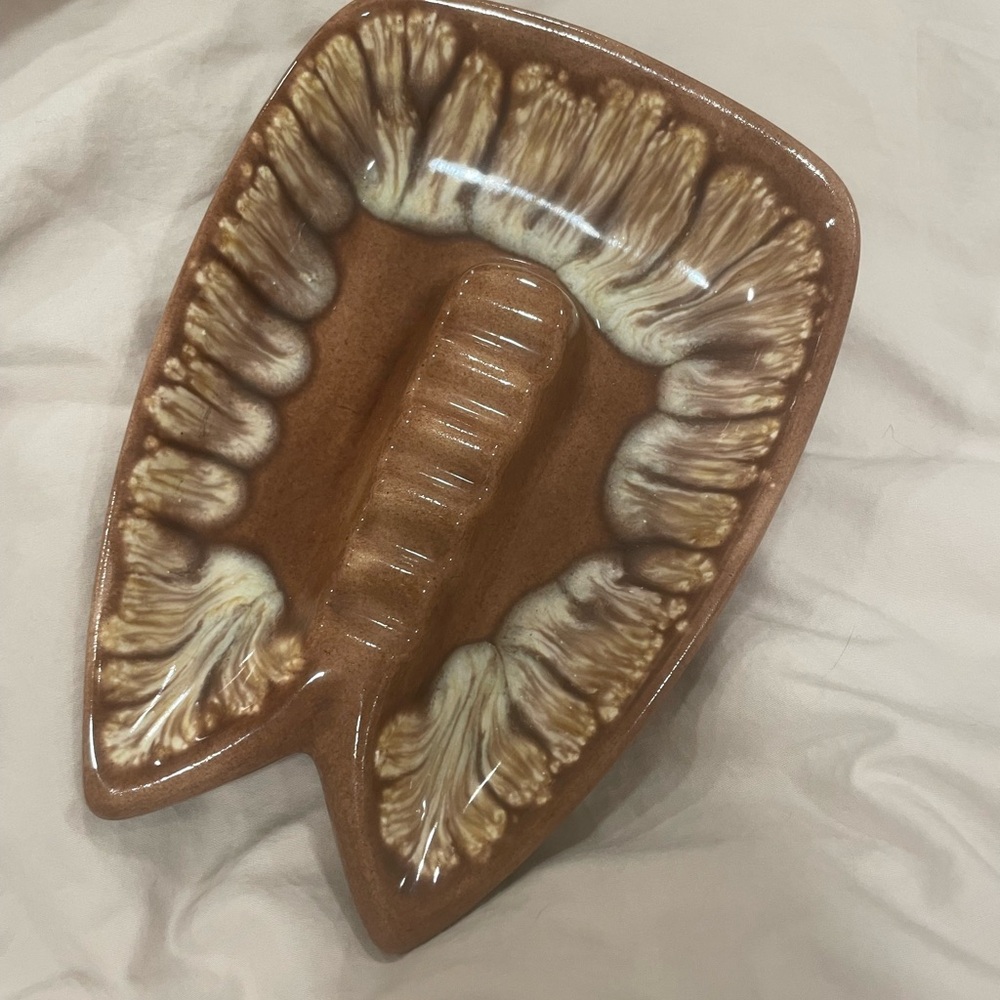 Vintage MCM drip style Pottery Leaf-Shaped Ceramic Ashtray circa 1960s signed - Picture 2 of 7